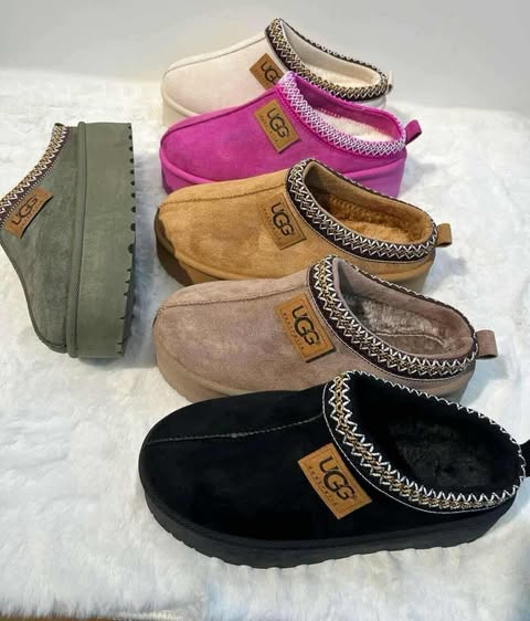 [F] klapki czarne ugg