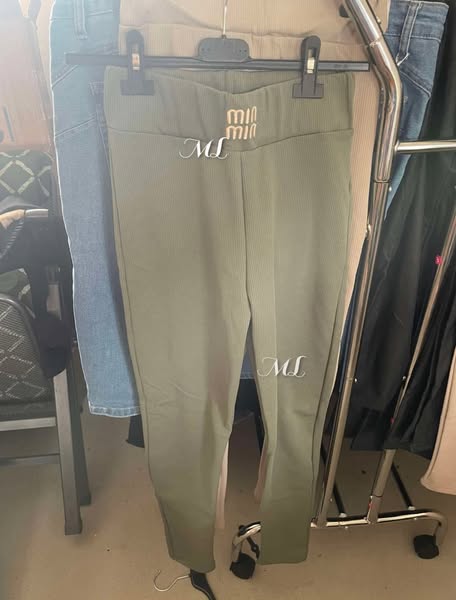 leginsy khaki