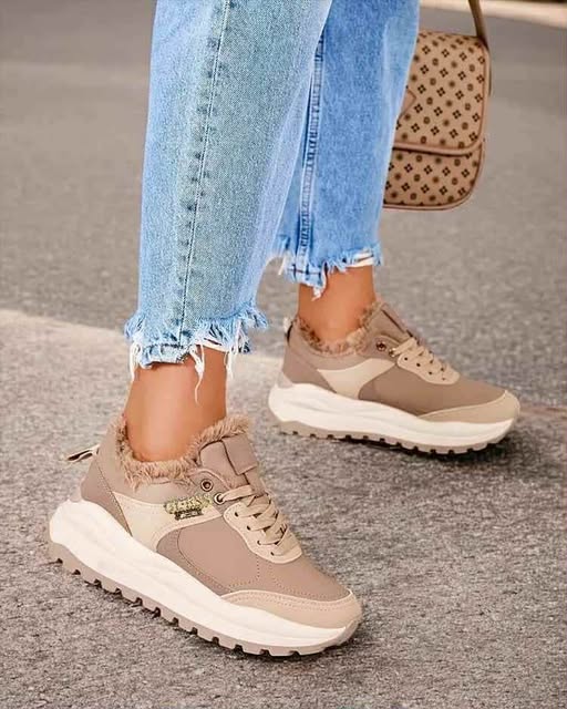 [F]  buty bezowe gue futro