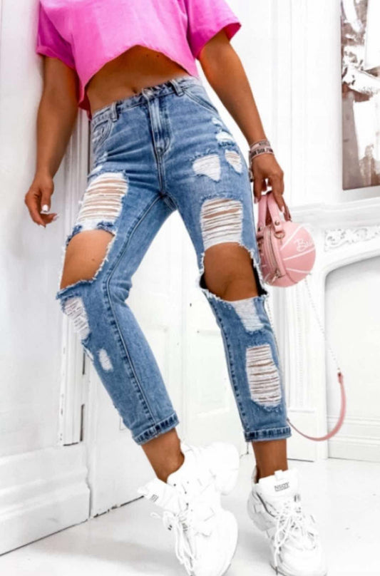 Jeansy z dużą ilością dziur